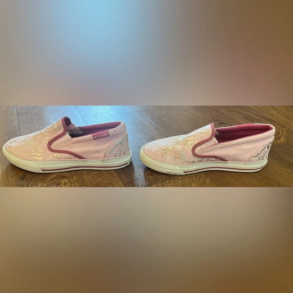 Converse girls slip on sneakers big girls size 3